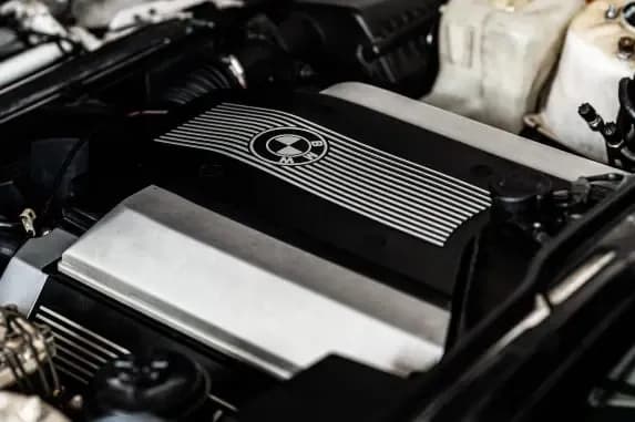 BMW E32 – historia, silniki, wyposażenie i wyjątkowy komfort jazdy BMW E32 – historia, silniki, wyposażenie i wyjątkowy komfort jazdy