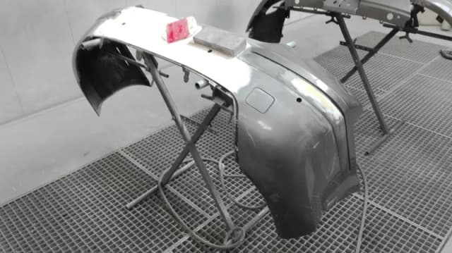 Jak usunąć lakier z plastikowego zderzaka bez uszkodzeń powierzchni Jak usunąć lakier z plastikowego zderzaka bez uszkodzeń powierzchni