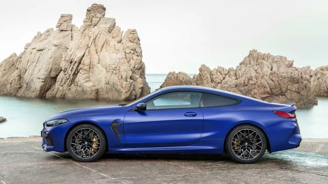 Ile koni ma BMW M8? Odkryj moc i osiągi obu wersji Ile koni ma BMW M8? Odkryj moc i osiągi obu wersji