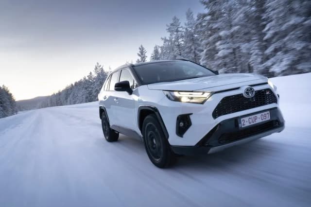 Jak działa napęd 4x4 Toyota RAV4 II? Szczegółowa analiza techniczna systemu Jak działa napęd 4x4 Toyota RAV4 II? Szczegółowa analiza techniczna systemu