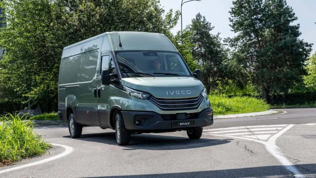 Iveco Daily: Wybierz idealny silnik do swoich potrzeb transportowych Iveco Daily: Wybierz idealny silnik do swoich potrzeb transportowych