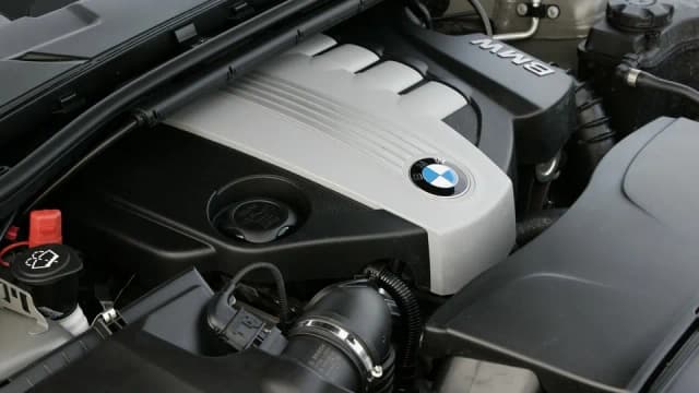BMW E90 jaki silnik wybrać? Porównanie, wady i zalety każdego silnika BMW E90 jaki silnik wybrać? Porównanie, wady i zalety każdego silnika