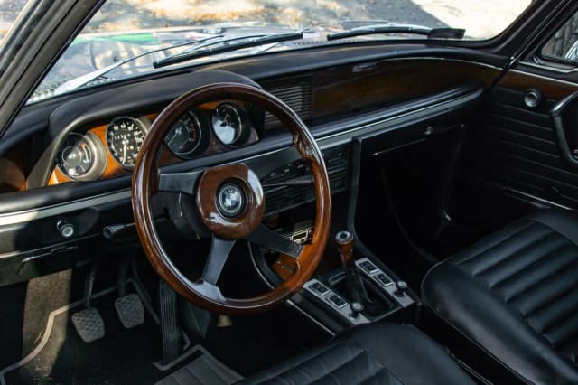 BMW E3 coupé: historia, cechy i osiągi, które zachwycają kierowców BMW E3 coupé: historia, cechy i osiągi, które zachwycają kierowców