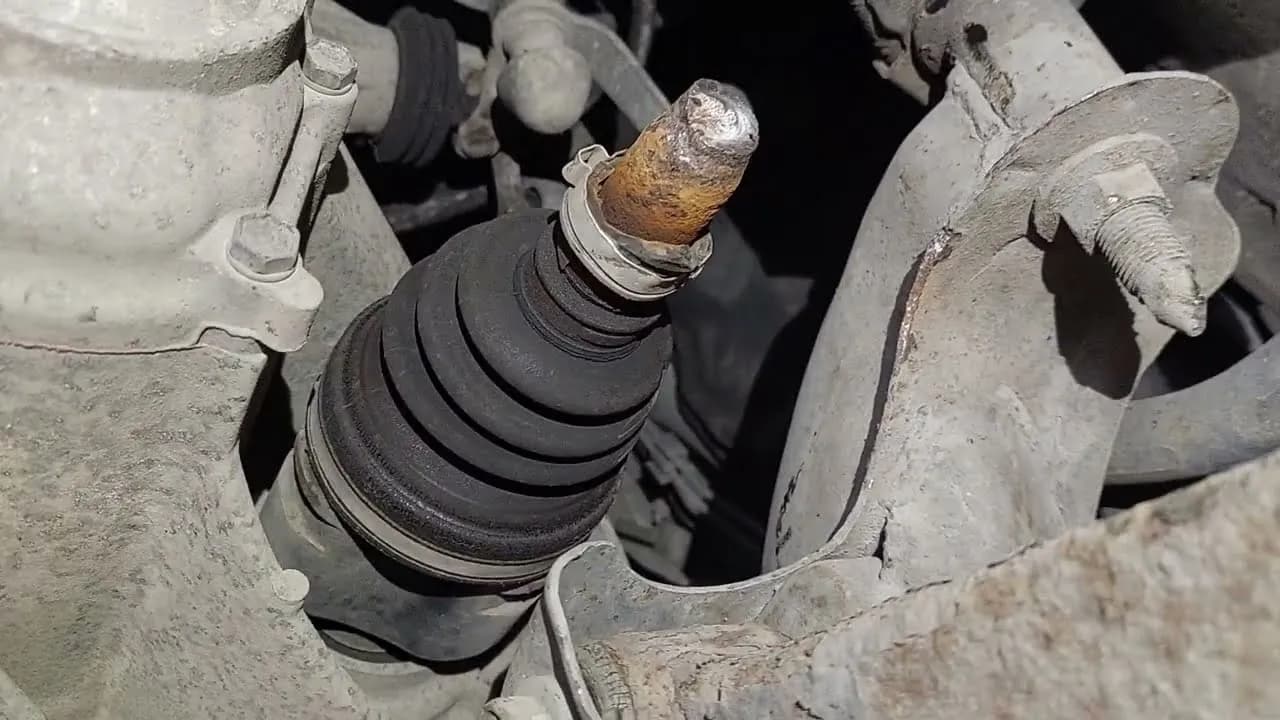 Jak bezpiecznie wyjąć półoś ze skrzyni Toyota Avensis - poradnik eksperta Jak bezpiecznie wyjąć półoś ze skrzyni Toyota Avensis - poradnik eksperta