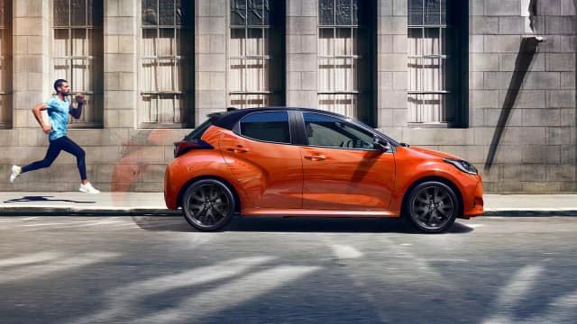 Jaki olej do Toyoty Yaris 1.3 benzyna: poznaj zalecenia ekspertów i producenta Jaki olej do Toyoty Yaris 1.3 benzyna: poznaj zalecenia ekspertów i producenta