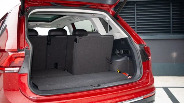Pojemność bagażnika w VW Tiguan Allspace - Ile przestrzeni oferuje? Pojemność bagażnika w VW Tiguan Allspace - Ile przestrzeni oferuje?