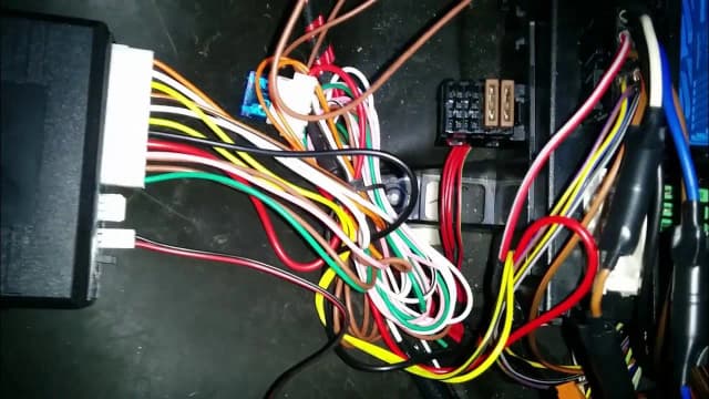 Jak podłączyć sterownik centralnego zamka Ford Focus - uniknij najczęstszych błędów Jak podłączyć sterownik centralnego zamka Ford Focus - uniknij najczęstszych błędów