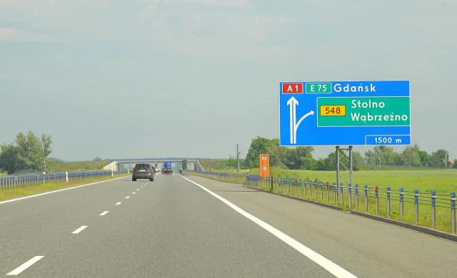 Czy za przejazd autostradą A1 można płacić gotówką i w jakich walutach? Czy za przejazd autostradą A1 można płacić gotówką i w jakich walutach?