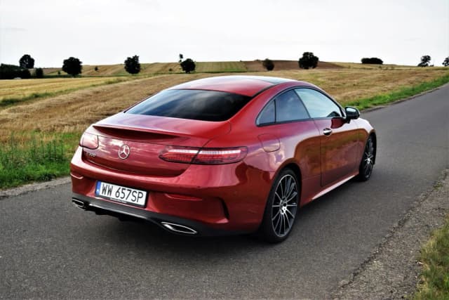 Mercedes-Benz Coupe C300 - wyjątkowe osiągi i luksusowy komfort Mercedes-Benz Coupe C300 - wyjątkowe osiągi i luksusowy komfort