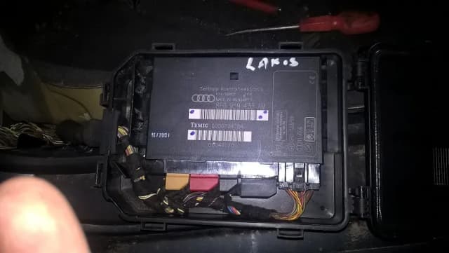Jak zakodować kluczyk Audi A4 B6 - uniknij problemów z programowaniem Jak zakodować kluczyk Audi A4 B6 - uniknij problemów z programowaniem