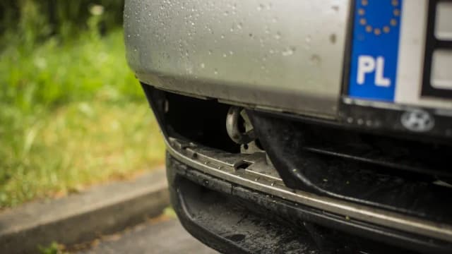 Gdzie jest zaczep do holowania w Toyota Avensis? Poradnik Gdzie jest zaczep do holowania w Toyota Avensis? Poradnik