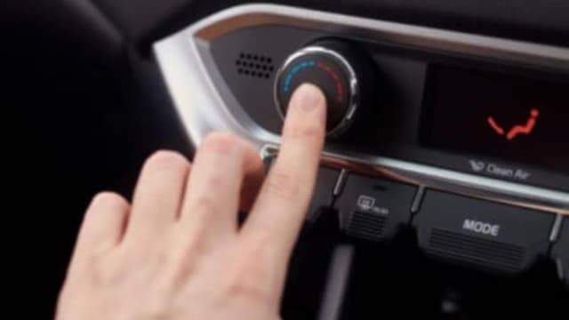 Jak szybko włączyć klimatyzację w Toyocie Yaris - Poradnik Jak szybko włączyć klimatyzację w Toyocie Yaris - Poradnik