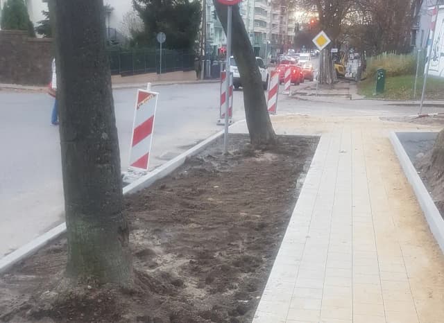 Co to jest chodnik? Zrozum jego znaczenie i rolę w miastach Co to jest chodnik? Zrozum jego znaczenie i rolę w miastach