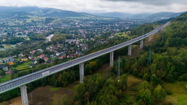 Kto buduje autostrady w Polsce? Oto najważniejsze firmy i ich projekty Kto buduje autostrady w Polsce? Oto najważniejsze firmy i ich projekty