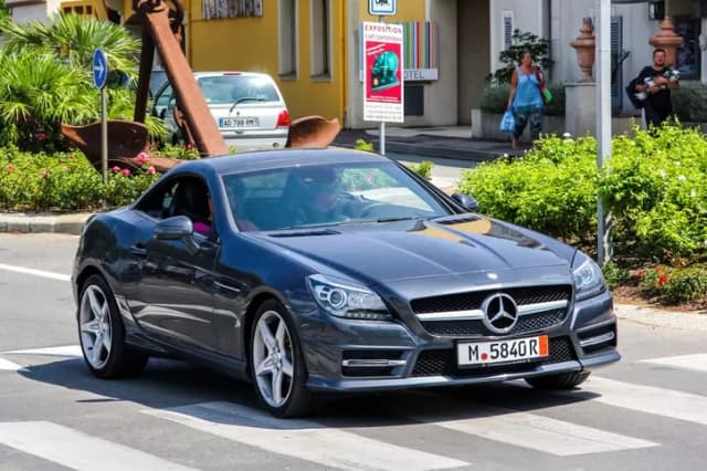 Mercedes-Benz SLK - historia, osiągi i komfort luksusowego roadstera Mercedes-Benz SLK - historia, osiągi i komfort luksusowego roadstera