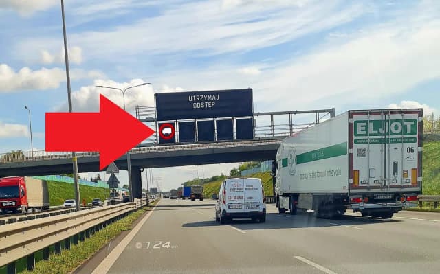 Kiedy zakaz wyprzedzania dla ciężarówek? Poznaj ważne szczegóły Kiedy zakaz wyprzedzania dla ciężarówek? Poznaj ważne szczegóły