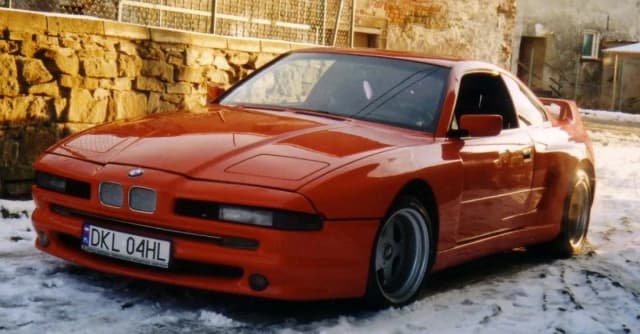 BMW 850 CSi - Historia, osiągi i luksus, który zachwyca kolekcjonerów BMW 850 CSi - Historia, osiągi i luksus, który zachwyca kolekcjonerów
