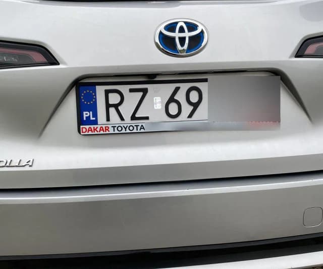 Jak zdjąć tablice rejestracyjne Toyota bezpiecznie i szybko - sprawdzona metoda Jak zdjąć tablice rejestracyjne Toyota bezpiecznie i szybko - sprawdzona metoda