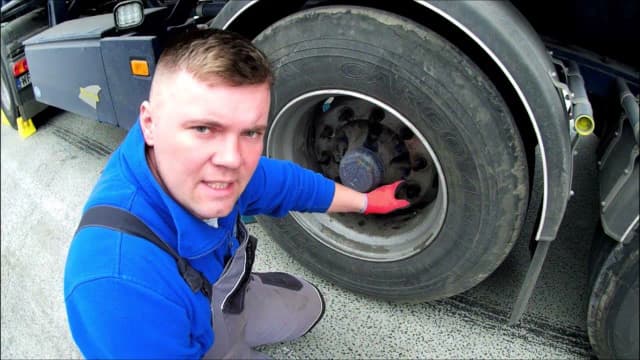 Jak wymienić koło w naczepie - uniknij najczęstszych błędów Jak wymienić koło w naczepie - uniknij najczęstszych błędów