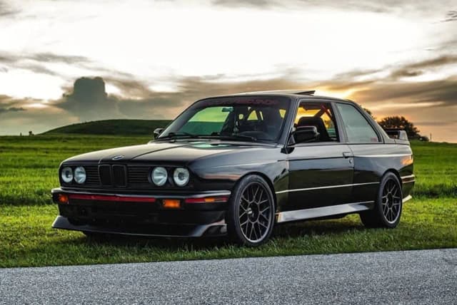 BMW M3 E30 – ikona motoryzacji z niezrównanymi osiągami i stylem BMW M3 E30 – ikona motoryzacji z niezrównanymi osiągami i stylem