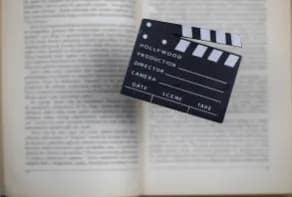 Najciekawsze adaptacje książek na ekrany: filmy i seriale, które warto obejrzeć Najciekawsze adaptacje książek na ekrany: filmy i seriale, które warto obejrzeć