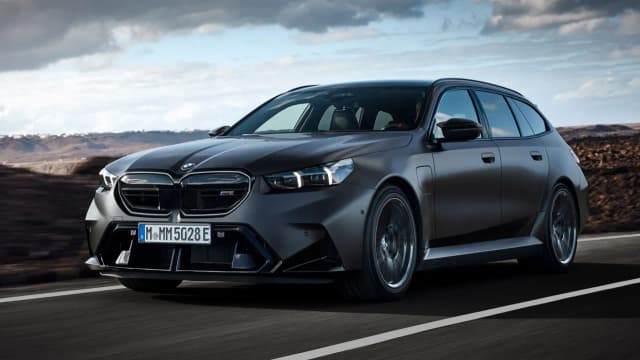 BMW M5 Touring – potężne osiągi i luksus w jednym miejscu BMW M5 Touring – potężne osiągi i luksus w jednym miejscu