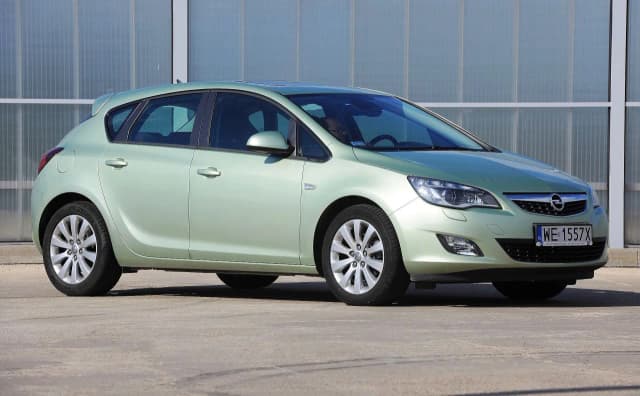 Opel Astra J jaki silnik - poznaj najlepsze opcje i ich osiągi Opel Astra J jaki silnik - poznaj najlepsze opcje i ich osiągi