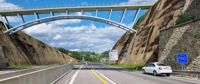 Ile najmniej na autostradzie? Poznaj ważne przepisy i zasady Ile najmniej na autostradzie? Poznaj ważne przepisy i zasady