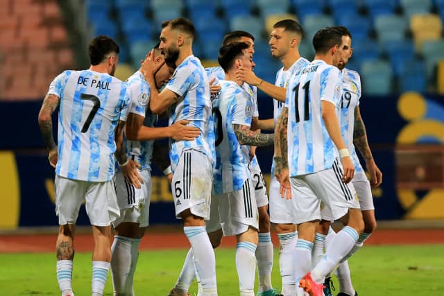News z argentyńskich boisk: gwiazdorskie transfery i niespodziewane wyniki News z argentyńskich boisk: gwiazdorskie transfery i niespodziewane wyniki