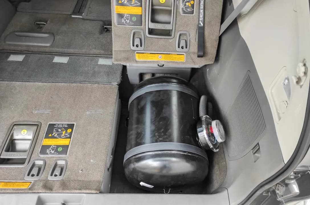 Gdzie jest zbiornik LPG w Toyota Sienna - lokalizacja i pojemności zbiorników Gdzie jest zbiornik LPG w Toyota Sienna - lokalizacja i pojemności zbiorników