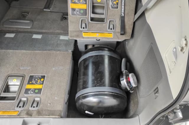 Gdzie jest zbiornik LPG w Toyota Sienna - lokalizacja i pojemności zbiorników Gdzie jest zbiornik LPG w Toyota Sienna - lokalizacja i pojemności zbiorników