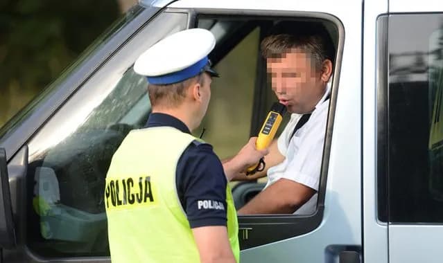 Czy policja może badać alkomatem w domu? Sprawdź, kiedy to możliwe Czy policja może badać alkomatem w domu? Sprawdź, kiedy to możliwe