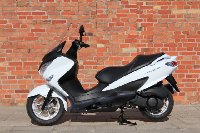 Opinie o Suzuki Burgman 125 - Wady, zalety i co warto wiedzieć? Opinie o Suzuki Burgman 125 - Wady, zalety i co warto wiedzieć?