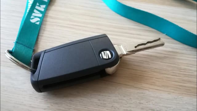 Prosta wymiana baterii w kluczyku Seat Leon – uniknij problemów Prosta wymiana baterii w kluczyku Seat Leon – uniknij problemów