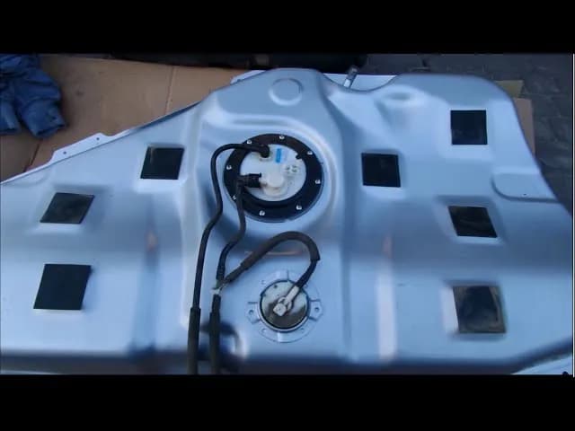 Lokalizacja filtra paliwa w Toyota Corolla E12: Gdzie szukać? Lokalizacja filtra paliwa w Toyota Corolla E12: Gdzie szukać?