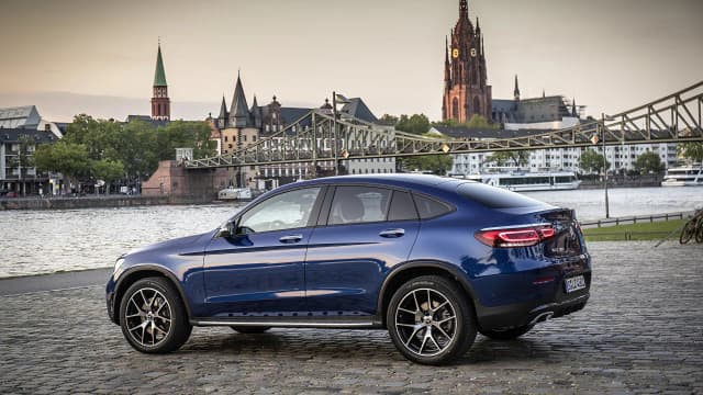 Mercedes-Benz GLC Coupe: Nowoczesny crossover łączący elegancję i moc Mercedes-Benz GLC Coupe: Nowoczesny crossover łączący elegancję i moc