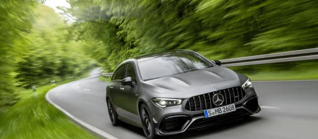 Mercedes CLA 45 S AMG – potężne osiągi i nowoczesne technologie w luksusie Mercedes CLA 45 S AMG – potężne osiągi i nowoczesne technologie w luksusie