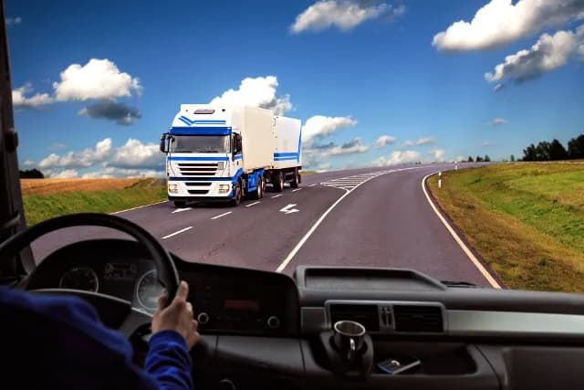 Ile zarabia kierowca ciężarówki? Prawda o zarobkach w transporcie ciężarowym Ile zarabia kierowca ciężarówki? Prawda o zarobkach w transporcie ciężarowym