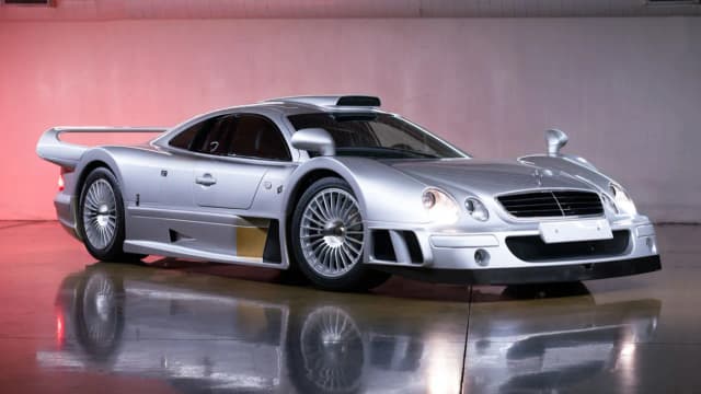 Mercedes-Benz CLK GTR AMG: Niezwykła historia ikony motoryzacji i jej osiągi Mercedes-Benz CLK GTR AMG: Niezwykła historia ikony motoryzacji i jej osiągi