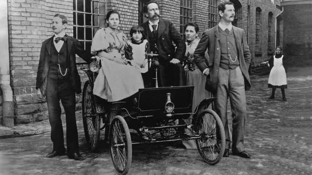 Historia Mercedes-Benz i Daimler-Benz: Kluczowe innowacje i fuzje w motoryzacji Historia Mercedes-Benz i Daimler-Benz: Kluczowe innowacje i fuzje w motoryzacji