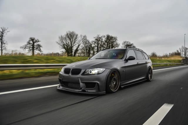 Tuning BMW E91: modyfikacje, które poprawią osiągi i wygląd auta Tuning BMW E91: modyfikacje, które poprawią osiągi i wygląd auta