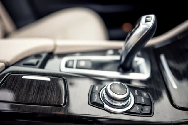 Automatyczne skrzynie biegów w BMW Serii 3: zalety, problemy i osiągi Automatyczne skrzynie biegów w BMW Serii 3: zalety, problemy i osiągi