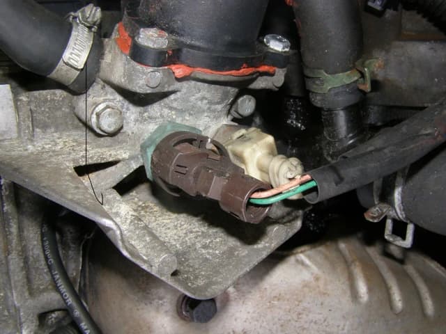 Gdzie jest czujnik temperatury silnika w Renault Scenic 1.9 dci: Łatwa wymiana Gdzie jest czujnik temperatury silnika w Renault Scenic 1.9 dci: Łatwa wymiana