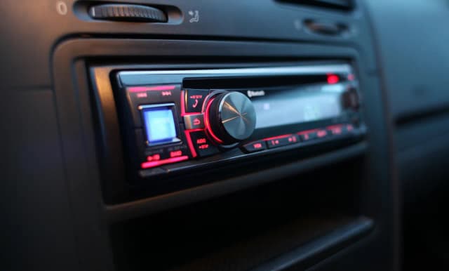 Odkryj 10 powodów, dla których radio samochodowe odmieni Twoje podróże! Odkryj 10 powodów, dla których radio samochodowe odmieni Twoje podróże!