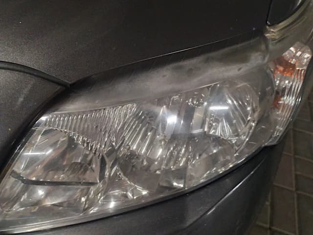 Jak łatwo wymontować reflektor Toyota Corolla E12? Poradnik Jak łatwo wymontować reflektor Toyota Corolla E12? Poradnik